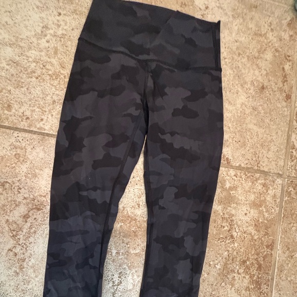 Lululemon Black Camo Leggings - Picture 1 of 7